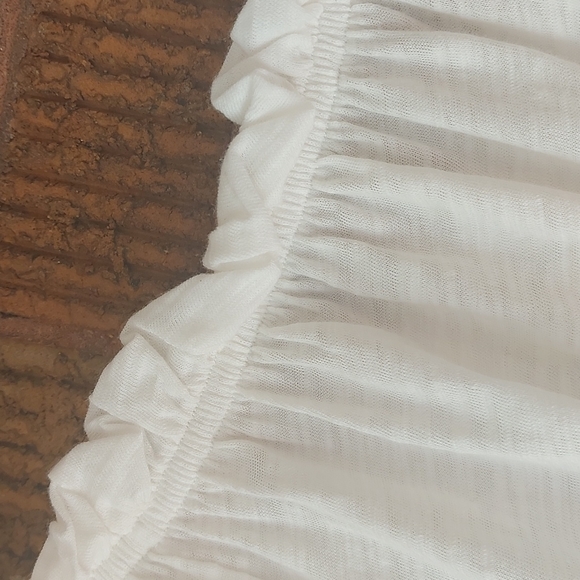 Never Worn White Cotton blouse with bell sleeves.  Sz Large - Picture 3 of 6